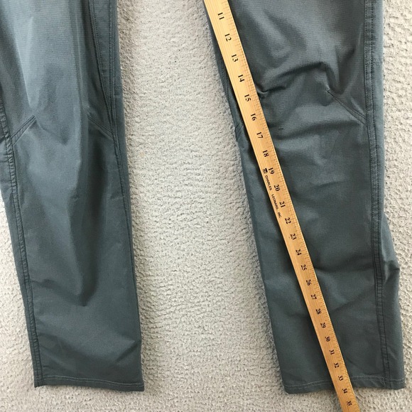 Kuhl Mens Pants Grey Outdoor Hiking Cargo Zip Pockets Straight Leg Sz 30x34 - Picture 9 of 12